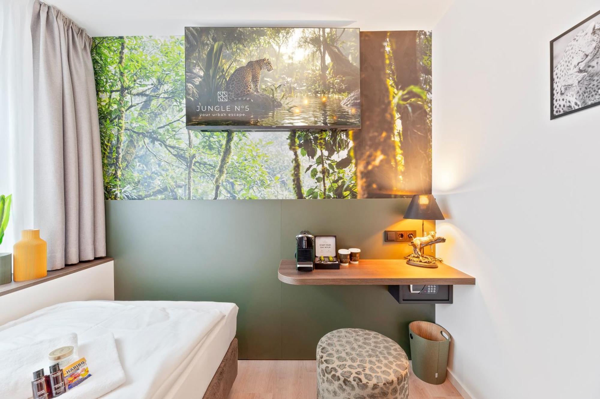 Jungle No5 Boutique Hotel - Stuttgart City-Center エクステリア 写真